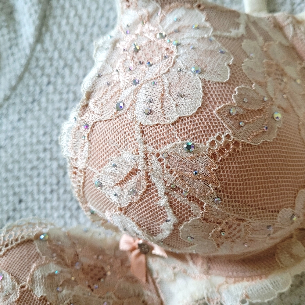 VS Nude Lace Bra